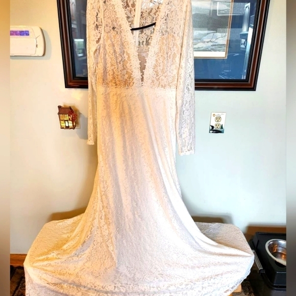 Lulu's White Laced Lined Maxi Sz. L Dress Event Wedding - Picture 1 of 16